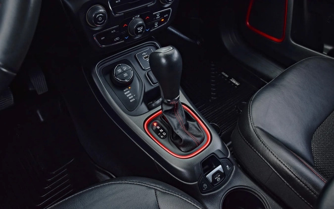 Jeep Compass cena 84900 przebieg: 90000, rok produkcji 2019 z Sochaczew małe 781
